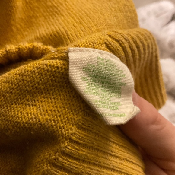 Staring at stars yellow cardigan with pockets SMALL. SWEATER w pockets - Picture 5 of 12